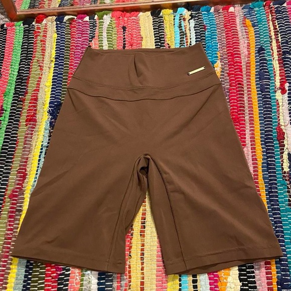 Gymshark Whitney cycling shorts - Picture 2 of 4